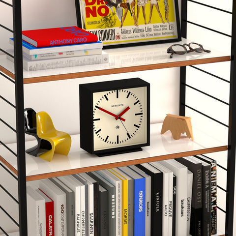 CLOCK AMP MANTEL BLACK/RED MAN/AMP390KFR MULTICOLOR NEWGATE