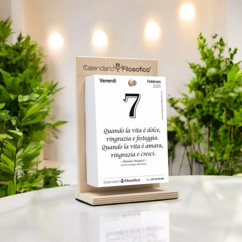 CALENDARIO FILOSOFICO 10X14 CON SUPPORTO IN LEGNO INTEMPO