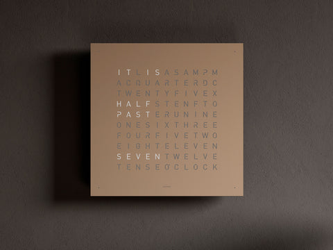 OROLOGIO CLASSIC 45X45 QT4 PANNELLO HAZELNUT QLOCKTWO